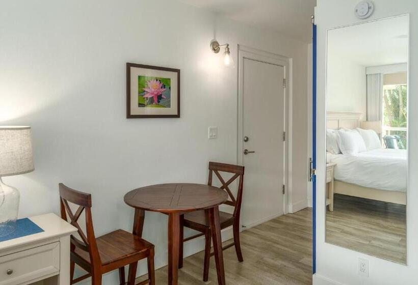 Central Kihei Gem! 3 Min Walk To The Beach & Shops