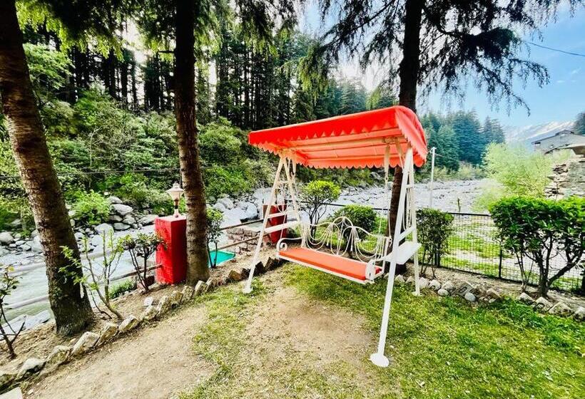 ホテル Nadi Kinare , Mall Road Manali   A Riverside Resort