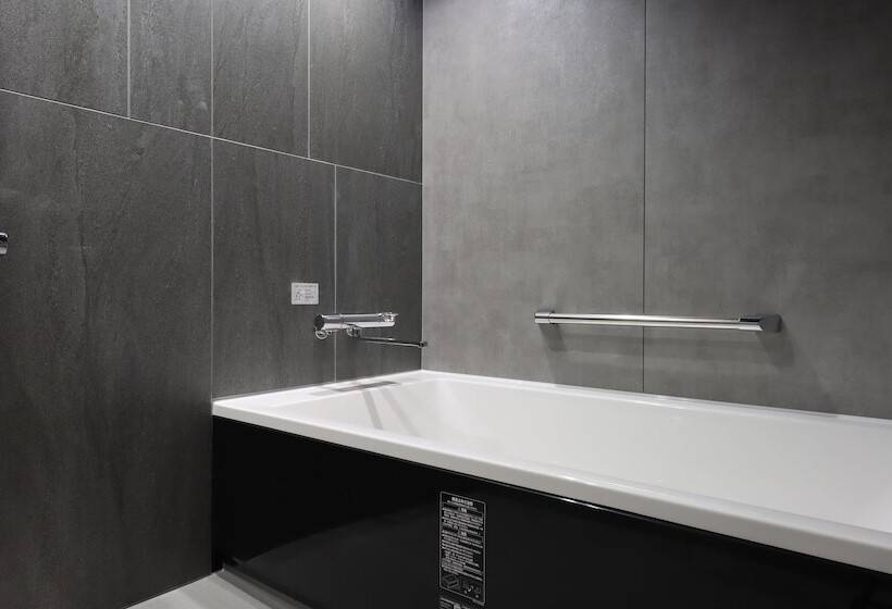 هتل Tomiya With M S