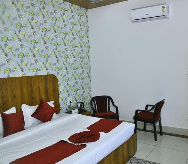 בית מלון כפרי Shiwalik Enclave