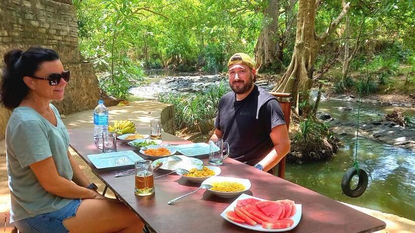 Hotel River View Safari Cottage