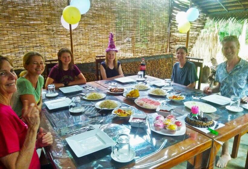 Hotel River View Safari Cottage