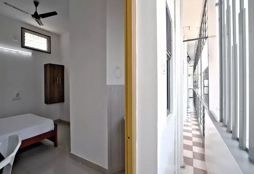 ホテル Sarvam Lodge