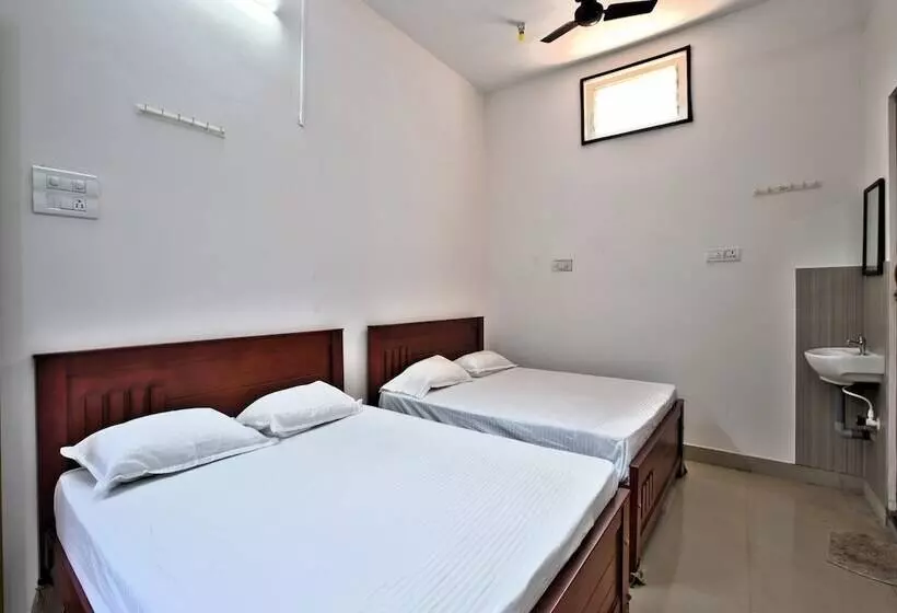 ホテル Sarvam Lodge