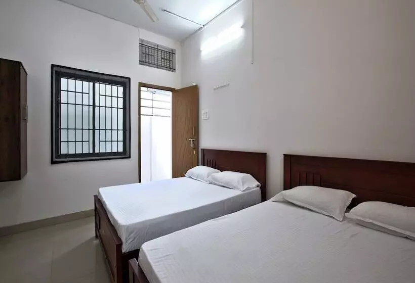 ホテル Sarvam Lodge