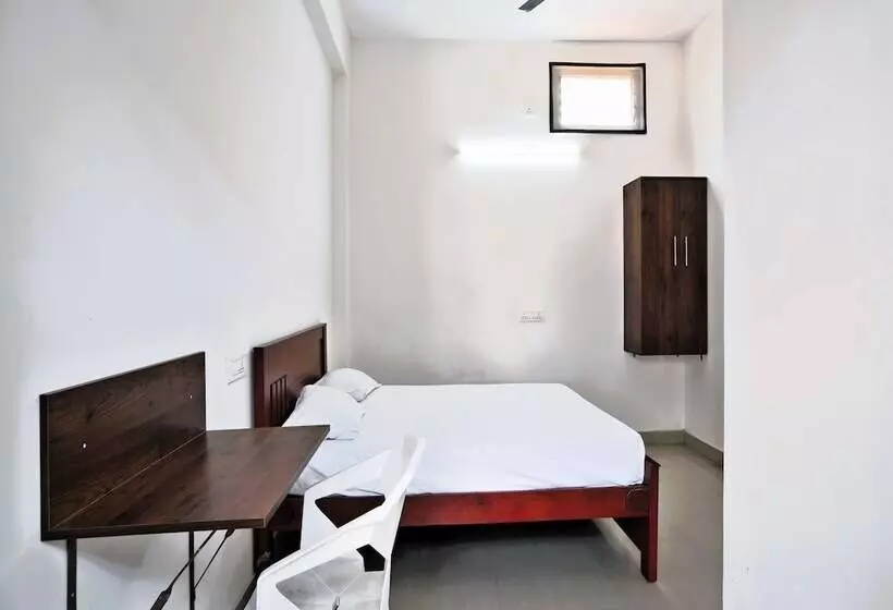 ホテル Sarvam Lodge