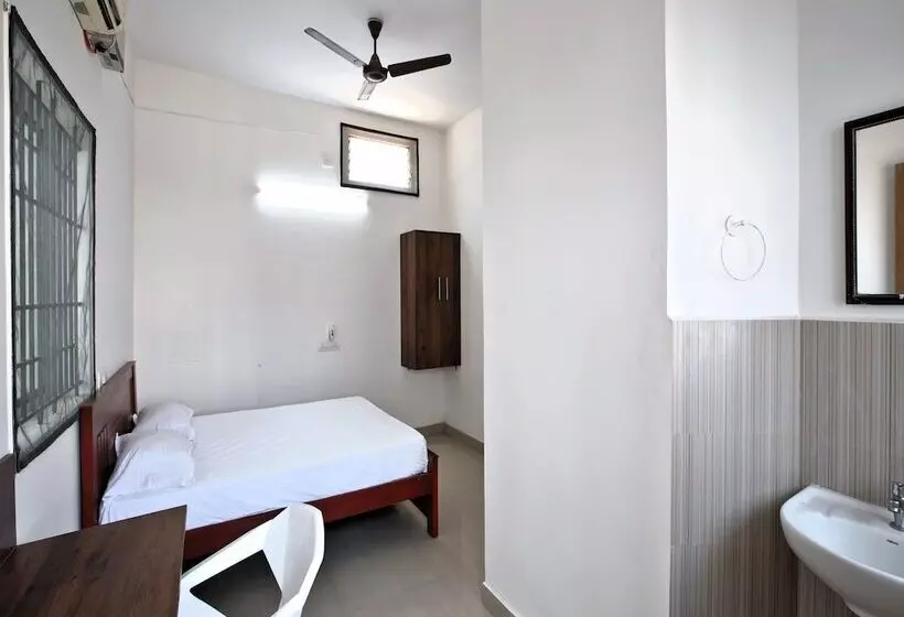 ホテル Sarvam Lodge
