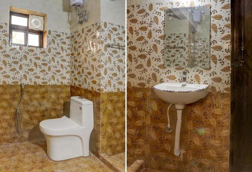 ホテル Collection O Emerald Euphoria