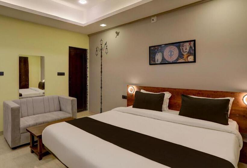 ホテル Collection O Emerald Euphoria