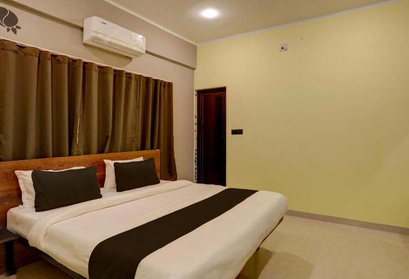 ホテル Collection O Emerald Euphoria