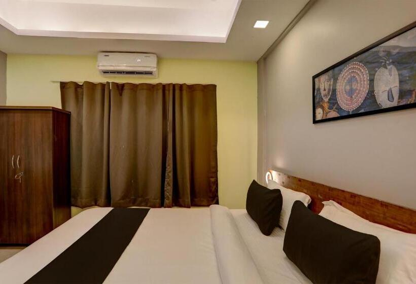 ホテル Collection O Emerald Euphoria