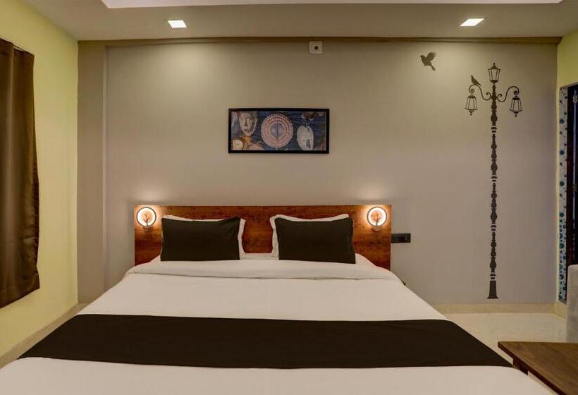 ホテル Collection O Emerald Euphoria