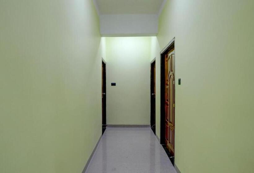 ホテル Collection O Emerald Euphoria