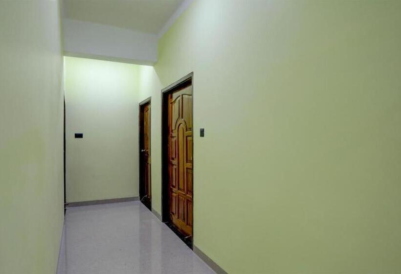 ホテル Collection O Emerald Euphoria