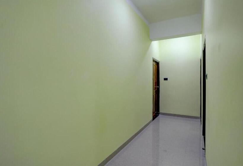 ホテル Collection O Emerald Euphoria