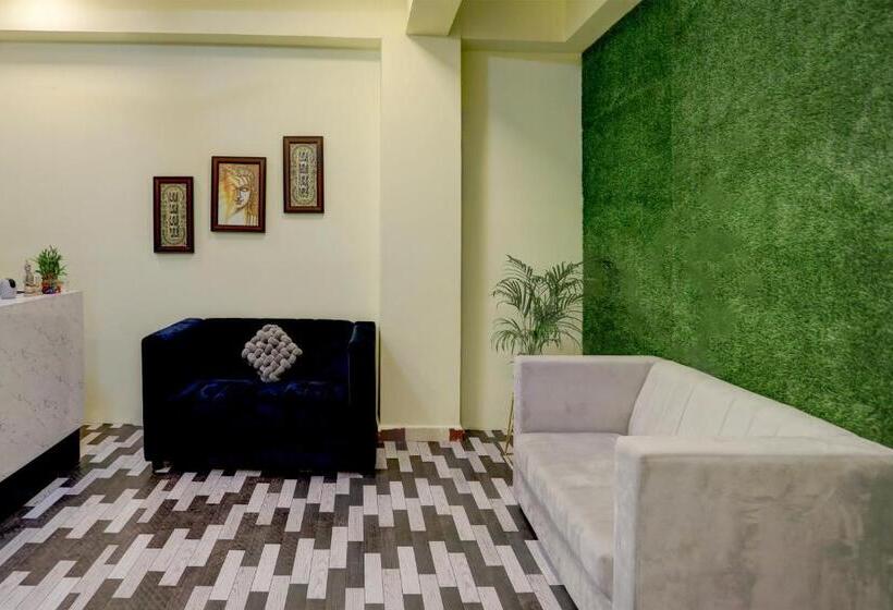 ホテル Collection O Emerald Euphoria