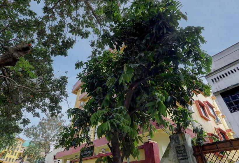 ホテル Collection O Emerald Euphoria