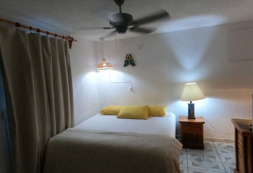 پانسیون Casita La Adornada