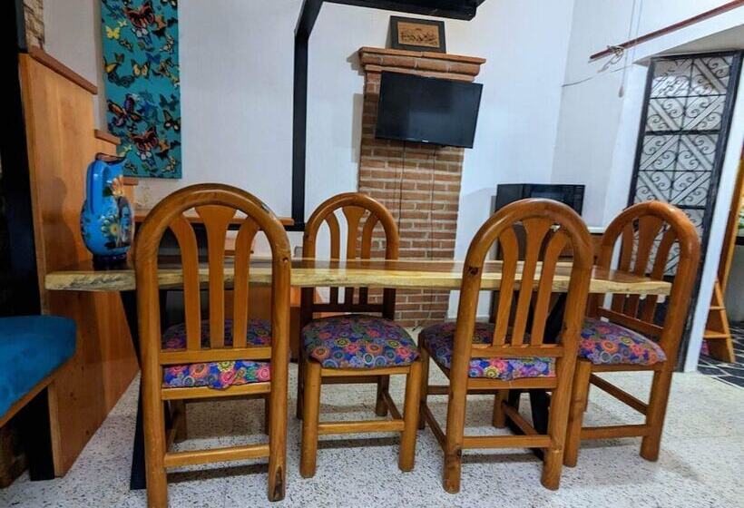 پانسیون Casita La Adornada