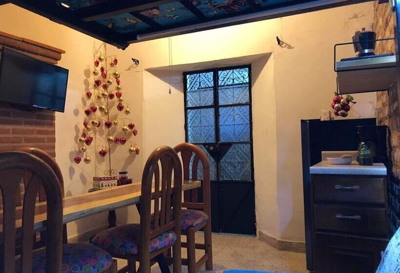 پانسیون Casita La Adornada