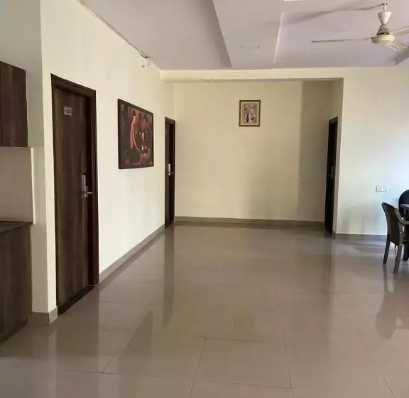 تختخواب و صبحانه Treebo Cranberry Delight