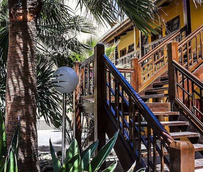 تختخواب و صبحانه A La Mer