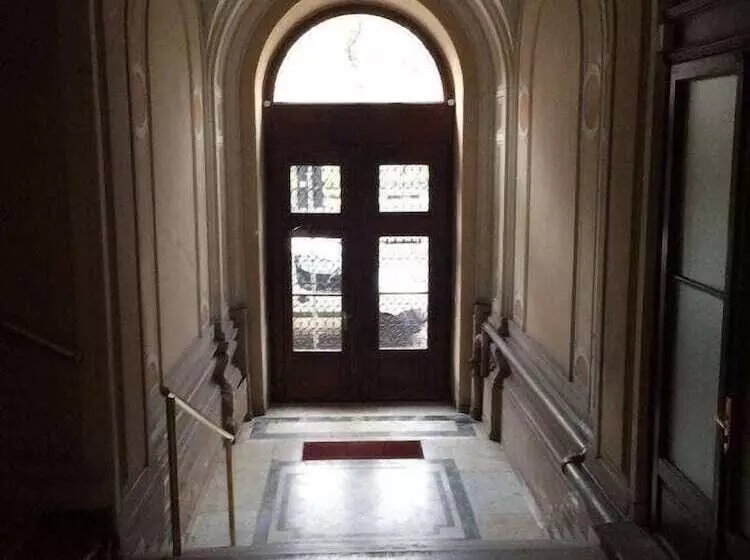 تختخواب و صبحانه House 5