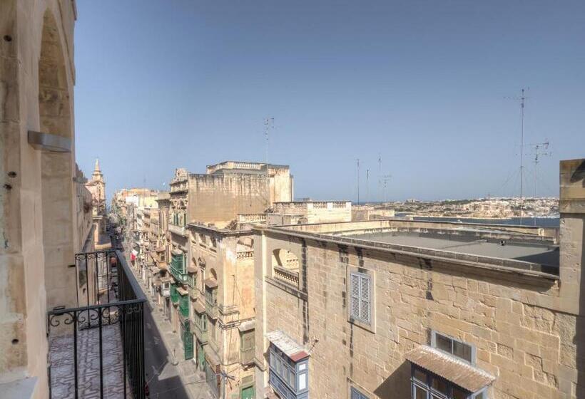 تختخواب و صبحانه Tano's Boutique Guesthouse