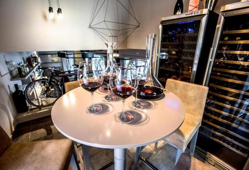 مبيت وإفطار Uve Rooms & Wine Bar