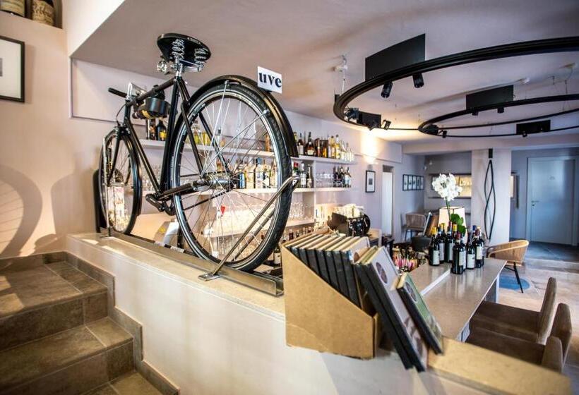 مبيت وإفطار Uve Rooms & Wine Bar