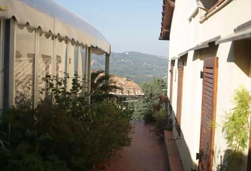 Hotelli Albergo Villa Sorriso