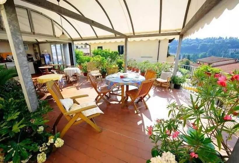 Hotelli Albergo Villa Sorriso