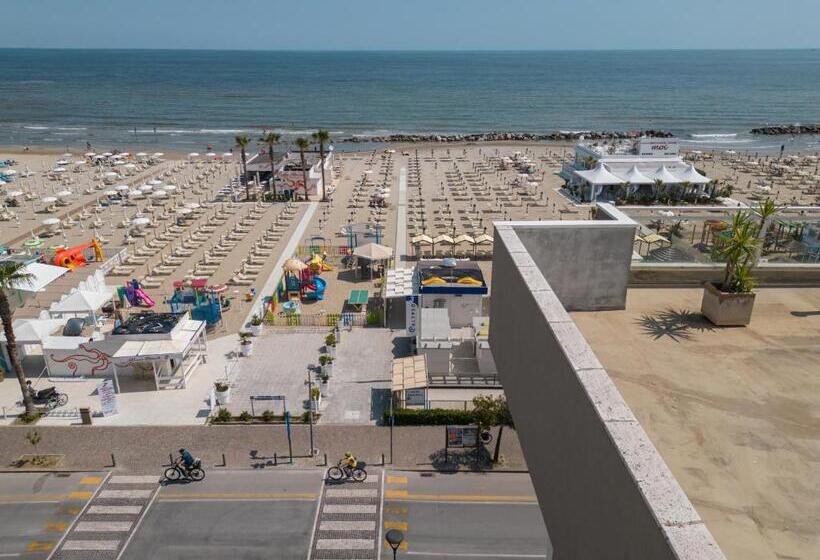 Hotel Augustus  Davanti A Noi C è Solo Il Mare