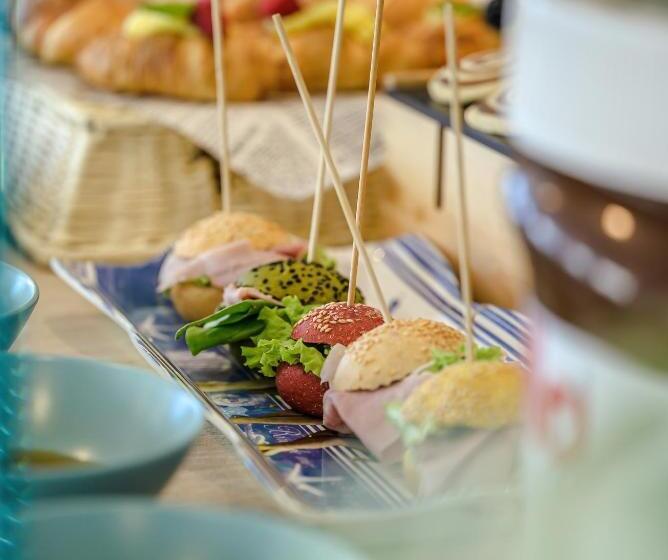 Hotel Augustus  Davanti A Noi C è Solo Il Mare