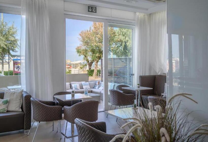 Hotel Augustus  Davanti A Noi C è Solo Il Mare