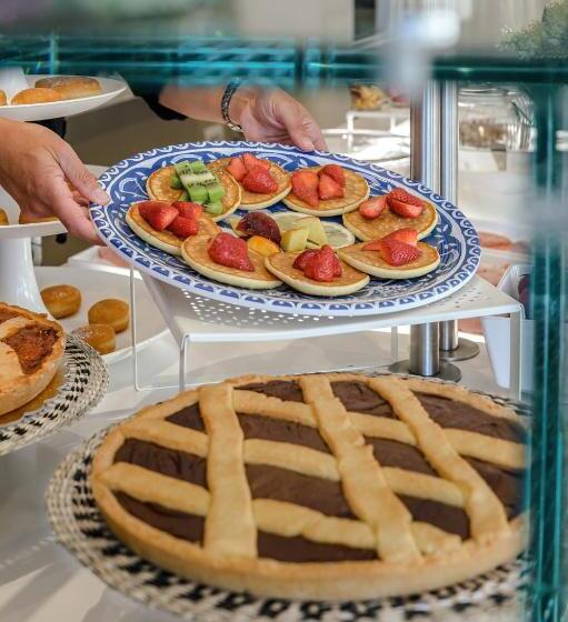 Hotel Augustus  Davanti A Noi C è Solo Il Mare