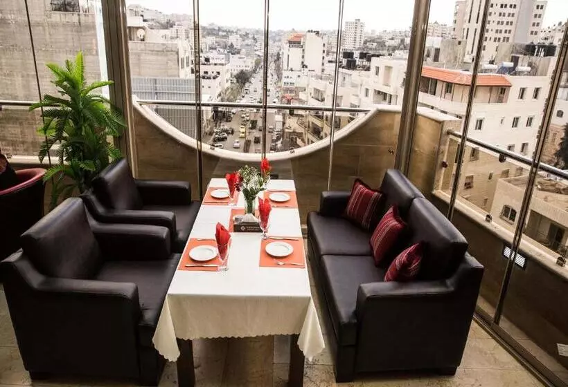 Hotel Queen Plaza