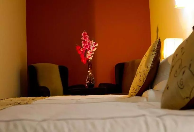 Hotel Queen Plaza