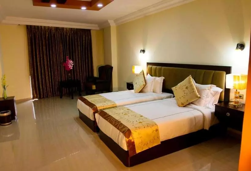 Hotel Queen Plaza