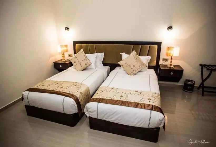 Hotel Queen Plaza