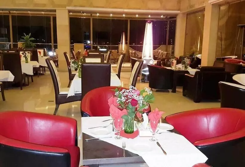 Hotel Queen Plaza