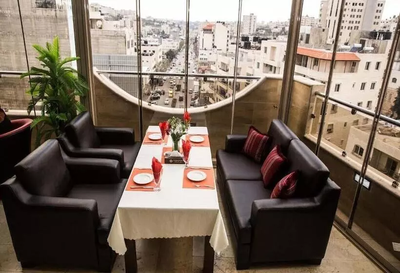 Hotel Queen Plaza