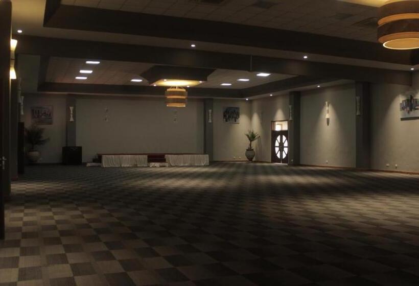 هتل The Grand Palace