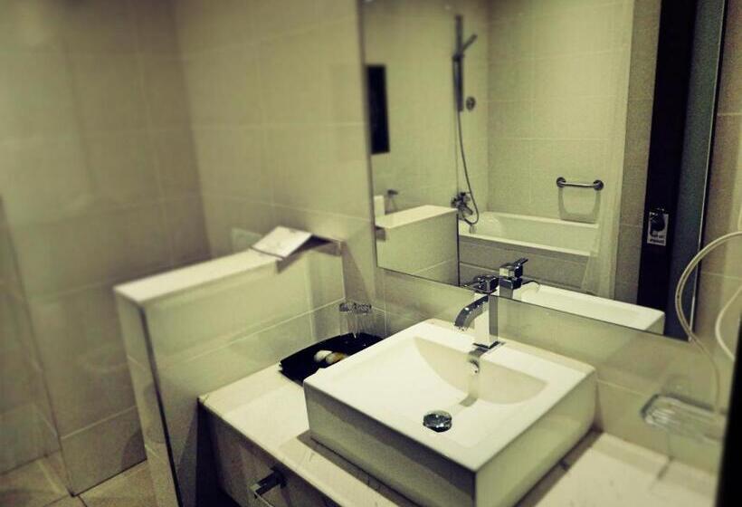 هتل The Grand Palace