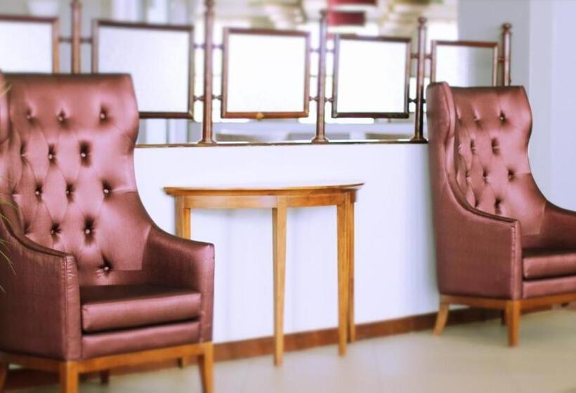 هتل The Grand Palace