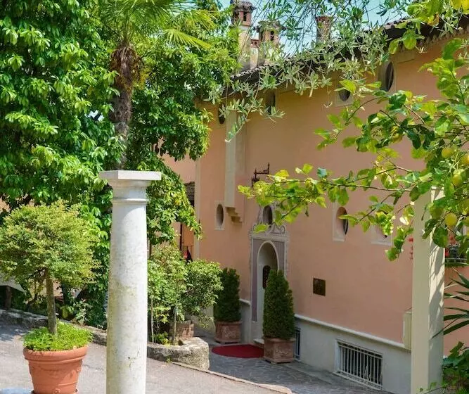 Hotelli Villa Florida & Suite Apartments