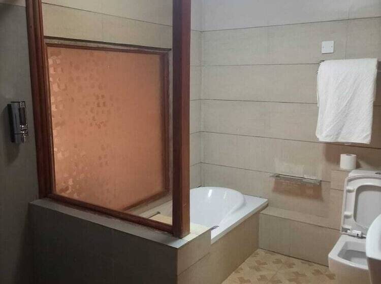 هتل Deep Sea Resort Kitale