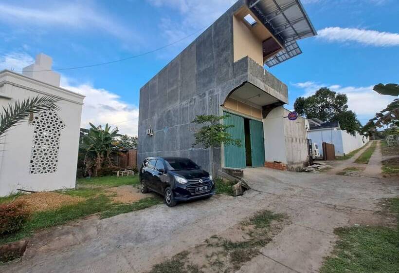 Hotel Oyo 93714 Guest House Gembul Syariah