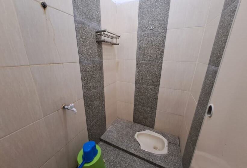 Hotel Oyo 93714 Guest House Gembul Syariah