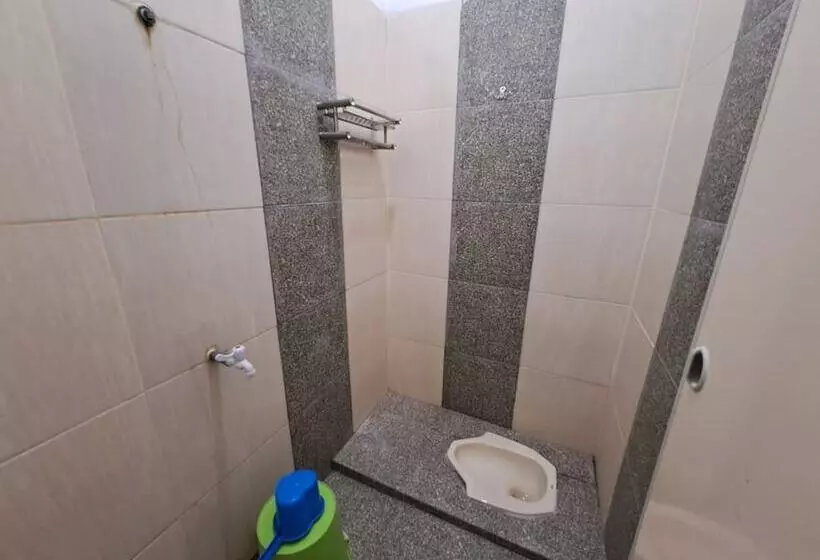 ホテル Oyo 93714 Guest House Gembul Syariah